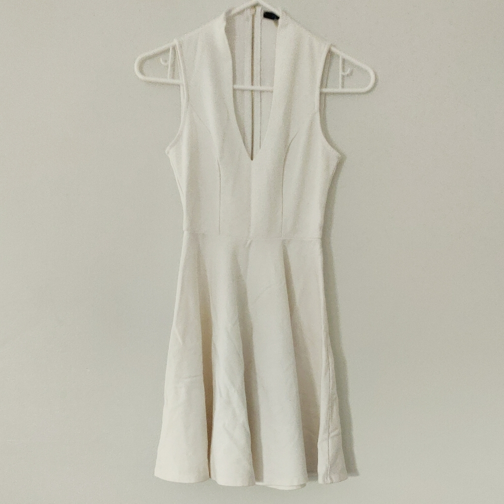 WHITE FORMAL DRESS SIZE XS